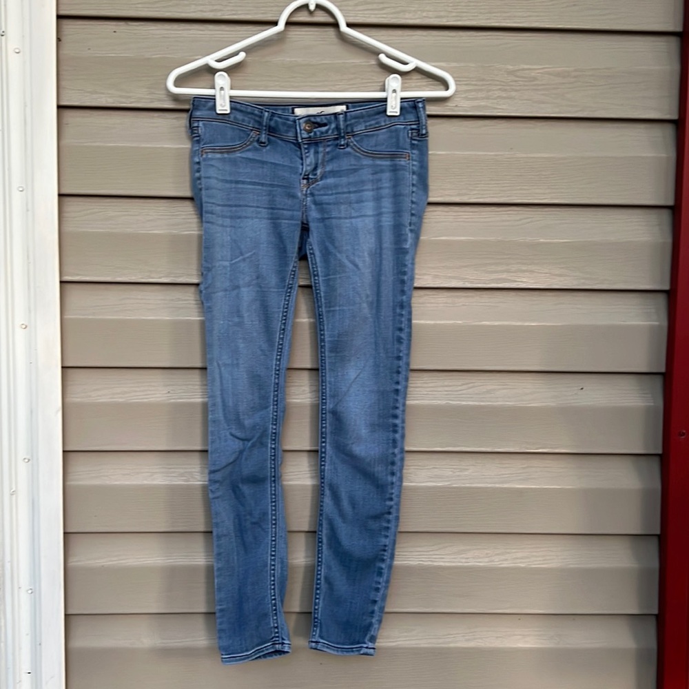 Hollister juniors medium wash skinny jeans